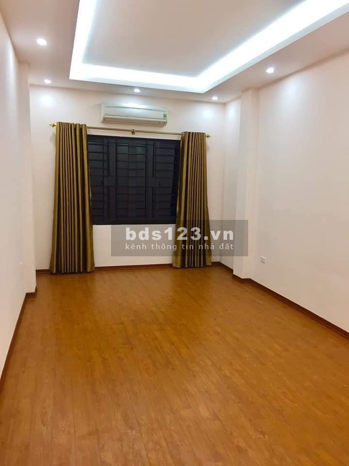 Bán nhà Ngọc Thuỵ Long Biên, ngõ thông, ô tô vào nhà, diện tích 40m2, 5 tầng, giá bán 4.5 tỷ