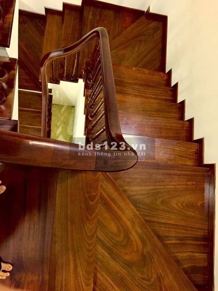 Bán nhà Ngọc Thuỵ Long Biên, ngõ thông, ô tô vào nhà, diện tích 40m2, 5 tầng, giá bán 4.5 tỷ