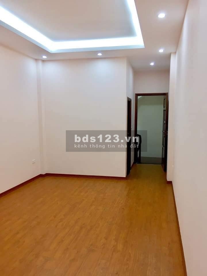 Bán nhà Ngọc Thuỵ Long Biên, ngõ thông, ô tô vào nhà, diện tích 40m2, 5 tầng, giá bán 4.5 tỷ