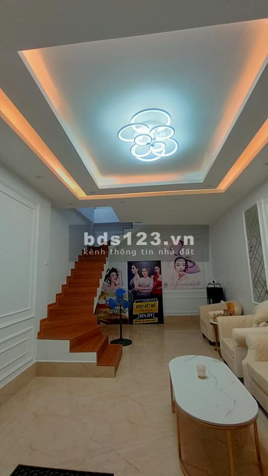 Bàn nhà 6 tầng Cầu Giấy dt 33m2, ngõ 3 gác kinh doanh, nhà mới, giá 5 tỷ, lh 0961427470.