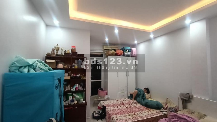 Bàn nhà 6 tầng Cầu Giấy dt 33m2, ngõ 3 gác kinh doanh, nhà mới, giá 5 tỷ, lh 0961427470.