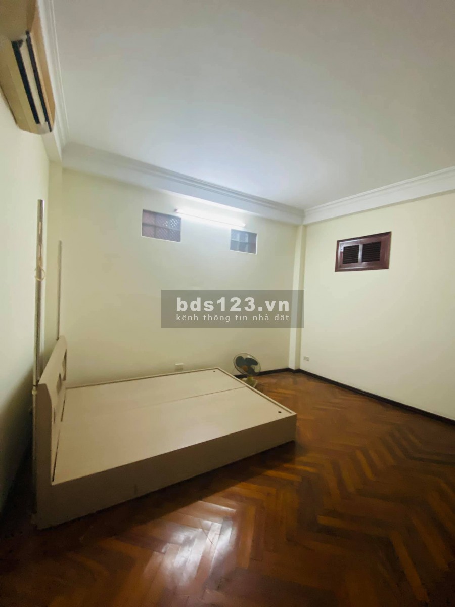 Bán nhà Trần Khát Chân, ngõ thẳng tấp 3 gác ra vào thoải mái, dt 30m2, giá nhỉnh 2 tỷ