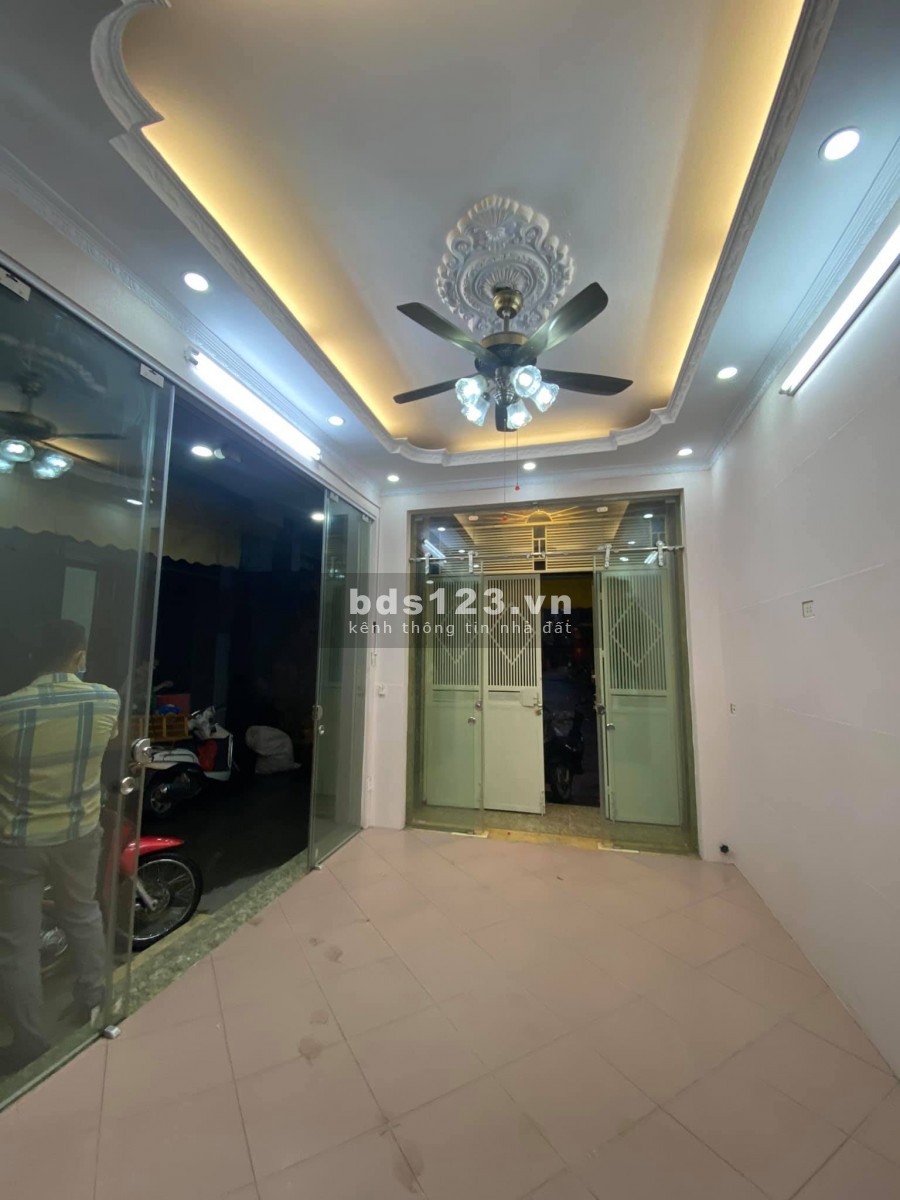 Bán nhà Tân Mai, lô góc kinh doanh 2 ô tô tránh, mới đẹp, giá bán chỉ 3.3 tỷ, 5 tầng