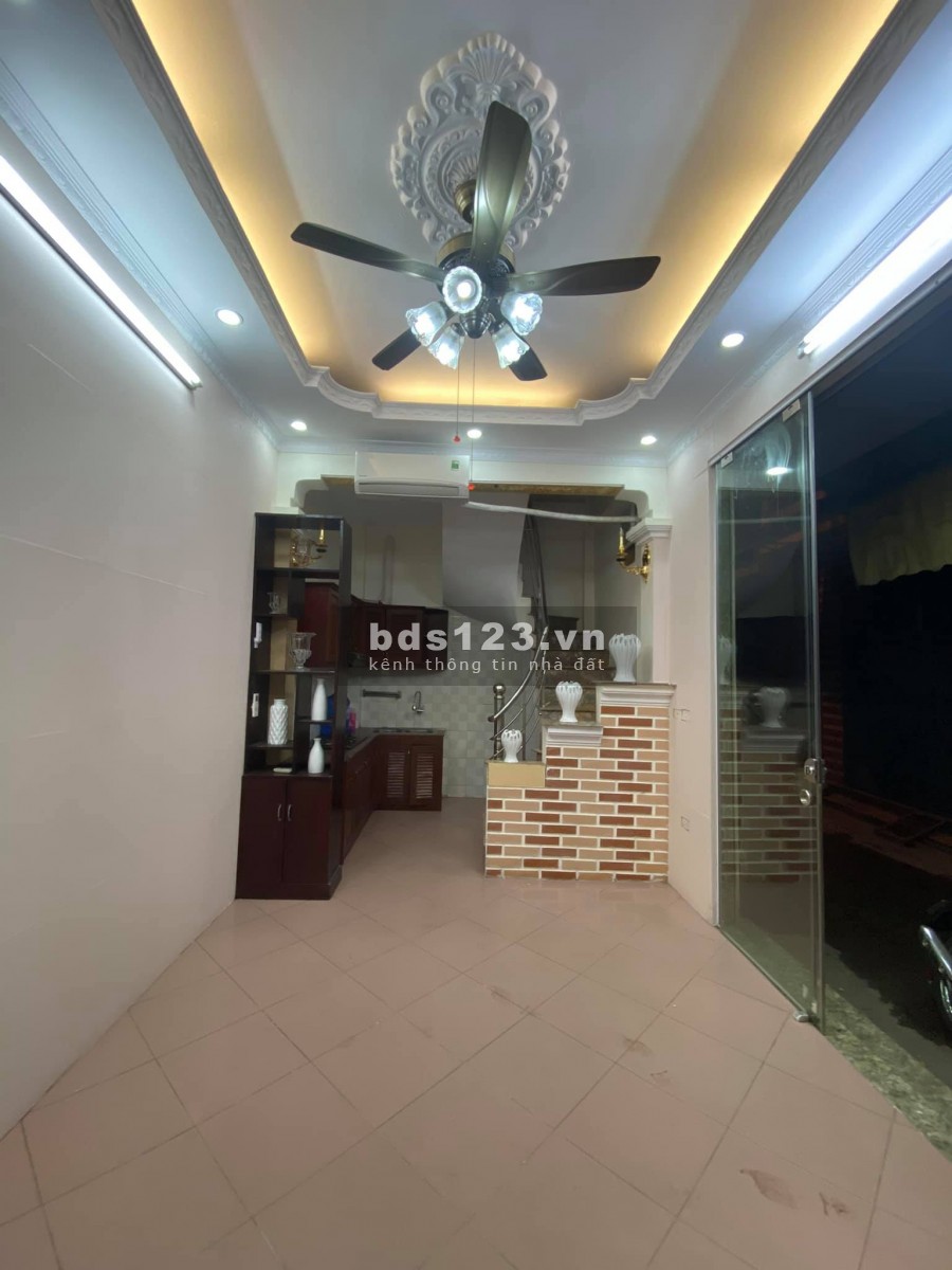 Bán nhà Tân Mai, lô góc kinh doanh 2 ô tô tránh, mới đẹp, giá bán chỉ 3.3 tỷ, 5 tầng