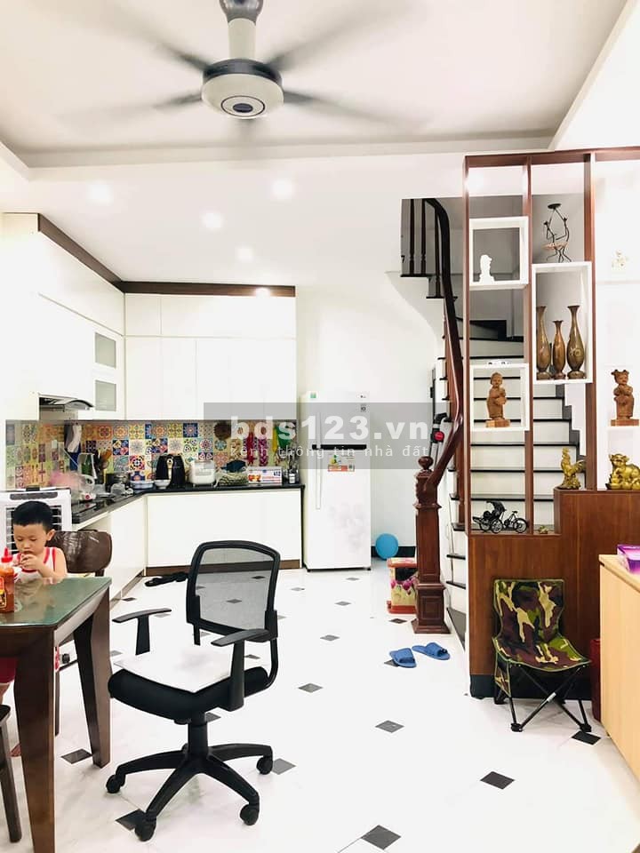Bán nhà riêng Nguyễn Trãi khu vực trung tâm Thanh Xuân giá 3.6 tỷ, đúc kiên cố 5 tầng, 3 pn