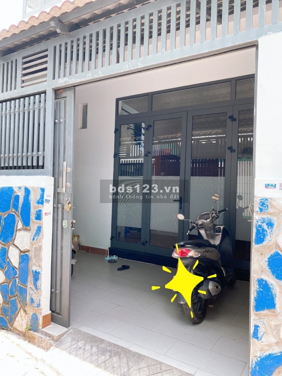 Nhà 3 tầng kiên cố, cạnh Agribank Tân Sơn Nhì giá bán 5,1 tỷ, sổ đỏ vuông vức, hẻm lớn