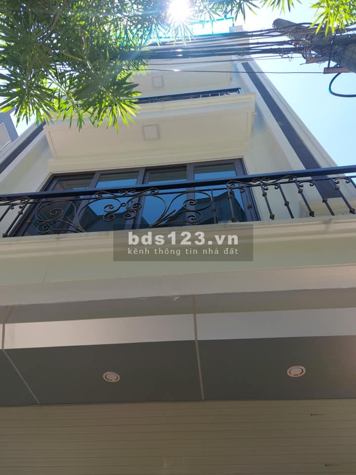 Nhà mới xây có thang máy phố Trường Lâm, Long Biên, ô tô vào nhà, dt 74m2, 5 tầng, giá 6,3 tỷ