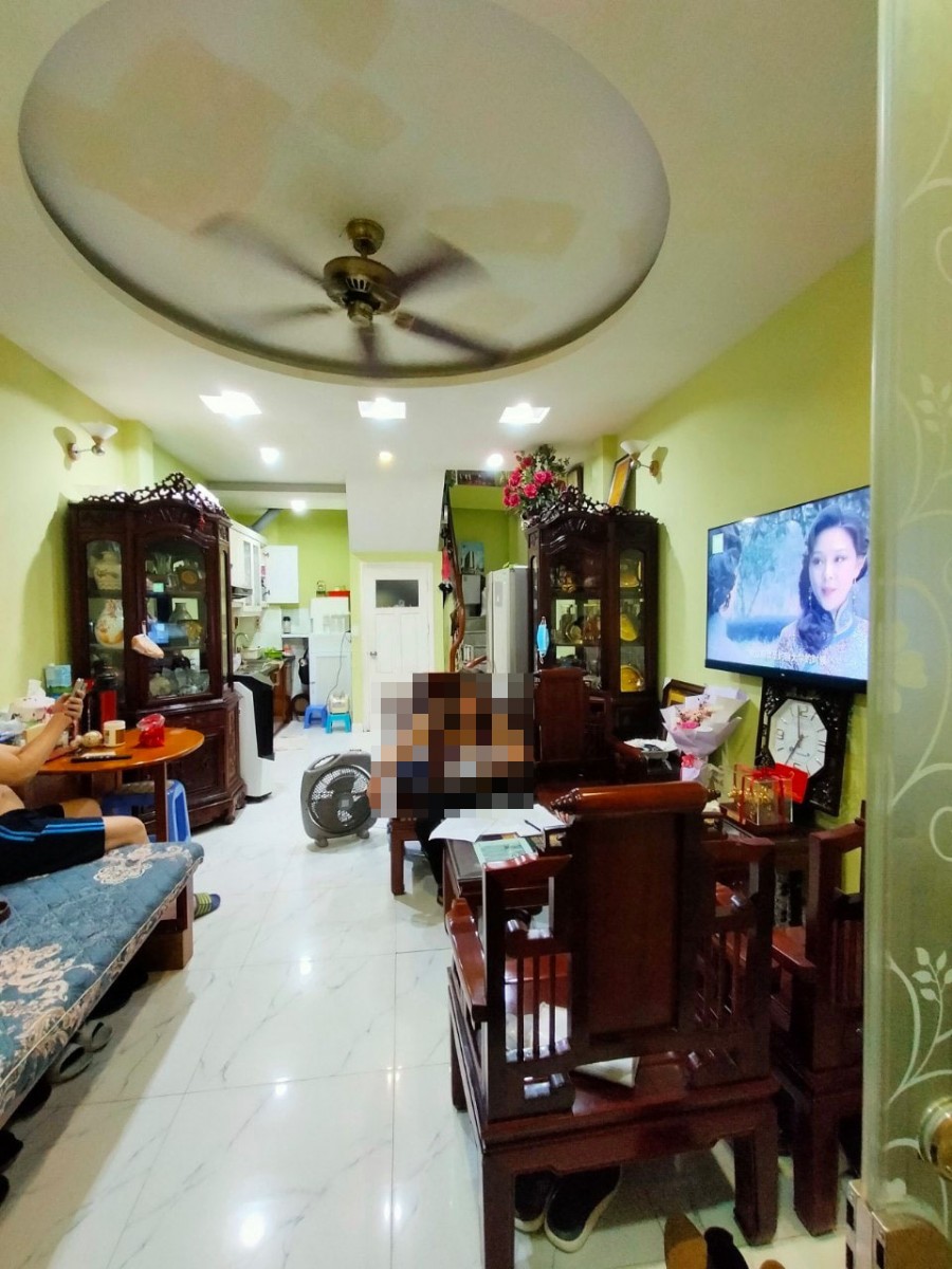 Bán nhà phố Nguyễn Lương Bằng, Đống Đa, dt 3m2^5 tầng, mặt tiền 6m, ô tô gửi, chỉ hơn 3 tỷ