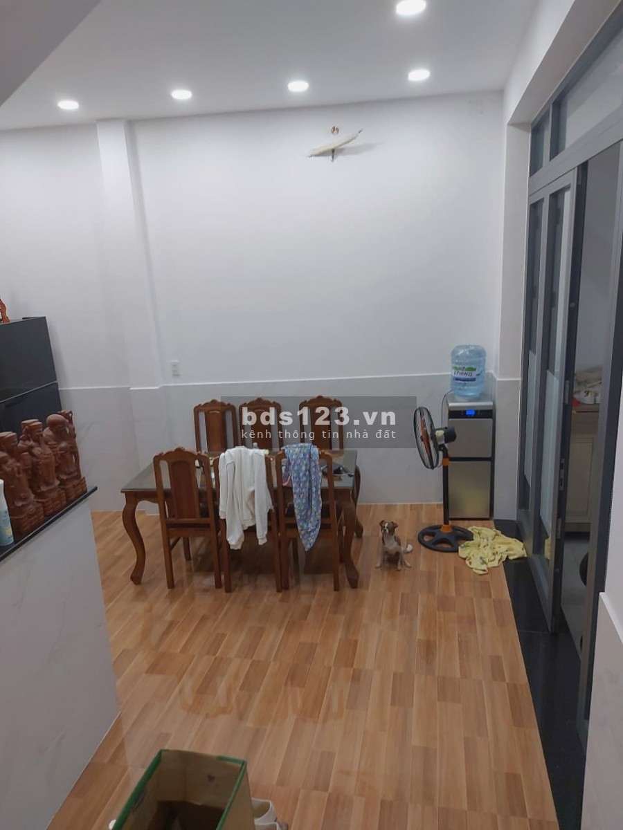Nhà 3 tầng kiên cố, cạnh Agribank Tân Sơn Nhì giá bán 5,1 tỷ, sổ đỏ vuông vức, hẻm lớn