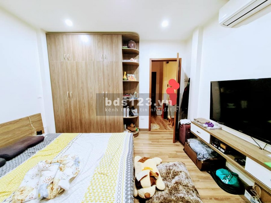 Mặt phố Nguyễn Văn Cừ, vị trí VIP, kinh doanh, diện tích 60m2, mặt tiền 4m, giá bán 15.6 tỷ