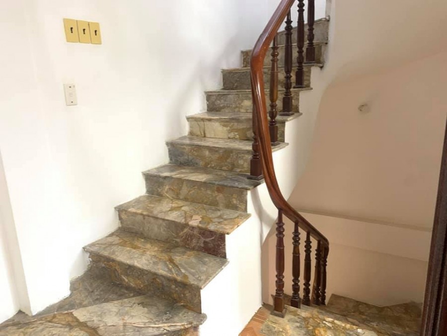 Chủ cần bán gấp nhà giá rẻ đẹp, Quận Hoàng Mai, giáp nhị, mặt tiền 6m, 4 tầng đúc