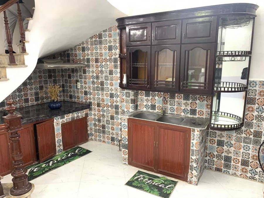 Chủ cần bán gấp nhà giá rẻ đẹp, Quận Hoàng Mai, giáp nhị, mặt tiền 6m, 4 tầng đúc