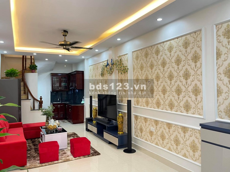 Bán nhà nguyên căn chính chủ pháp lí đủ, view hồ Linh Đàm, hẻm ba gác ra vào, giá tốt