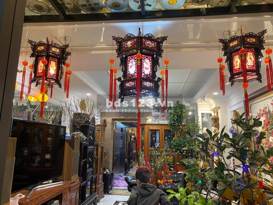 Bán nhà phố Trạm, Chủ sởi lởi, thoáng sáng rực rỡ, nội thất lung linh, thang máy sịn