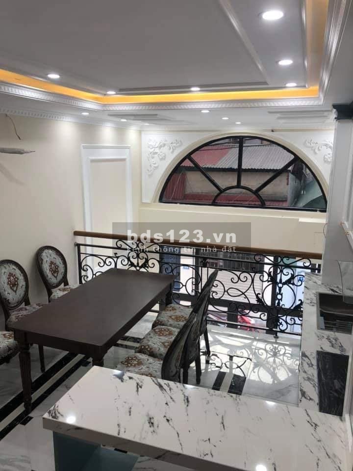 Bán nhà phố Trạm, Chủ sởi lởi, thoáng sáng rực rỡ, nội thất lung linh, thang máy sịn