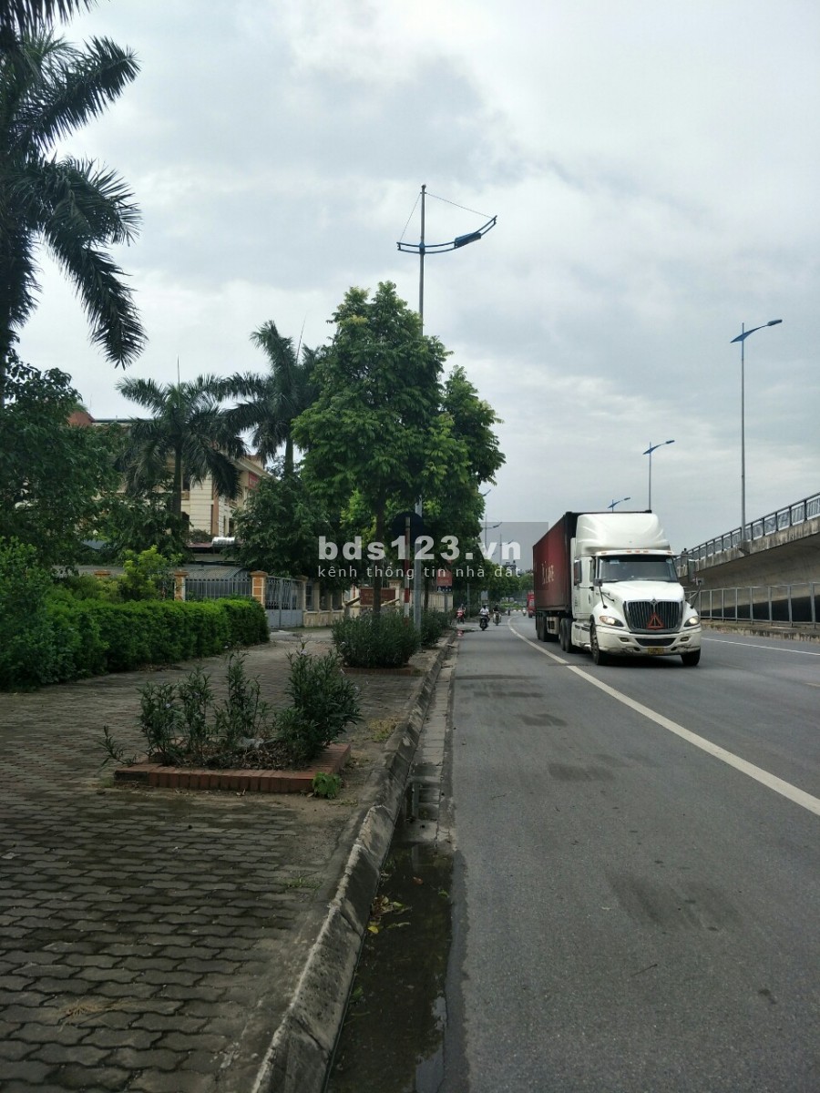 Cần bán gấp mảnh đất đường Lý Sơn - Thượng Thanh 55m2, mặt tiền 6m, giá 3.5 tỷ, ô tô.