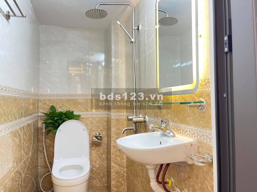 Bán nhà nguyên căn chính chủ pháp lí đủ, view hồ Linh Đàm, hẻm ba gác ra vào, giá tốt