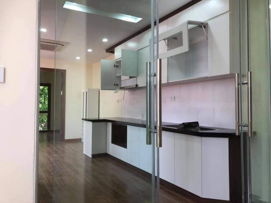 Nhà đẹp Tôn Thất Tùng dt 56m2, 7 tầng thang máy, giá 13,5 tỷ, kinh doanh ngõ oto thông lô góc
