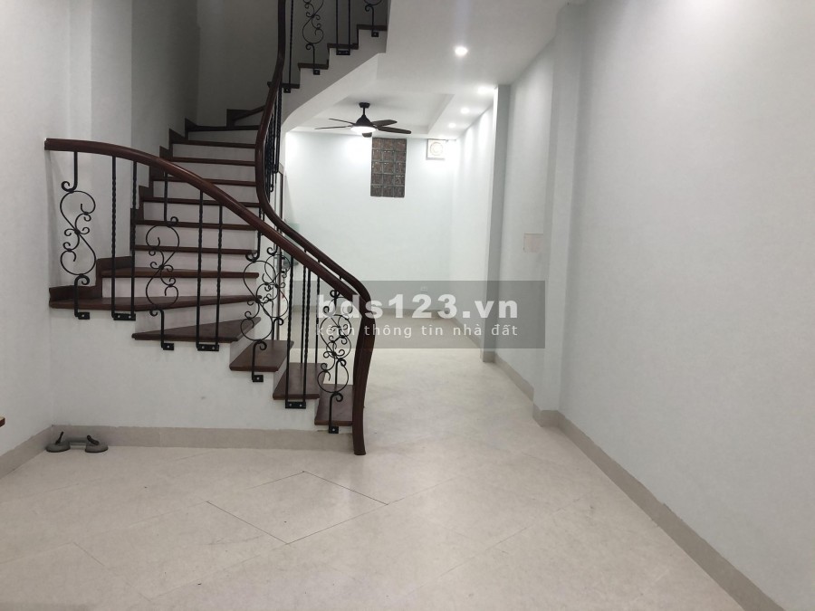 Bán nhà đẹp diện tích sử dụng 43m2, 5 tầng, giá 4,5 tỷ, phố Thái Hà, Chùa Bộc, Đống Đa