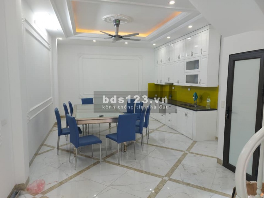 Nhà mới xây có thang máy phố Trường Lâm, Long Biên, ô tô vào nhà, dt 74m2, 5 tầng, giá 6,3 tỷ