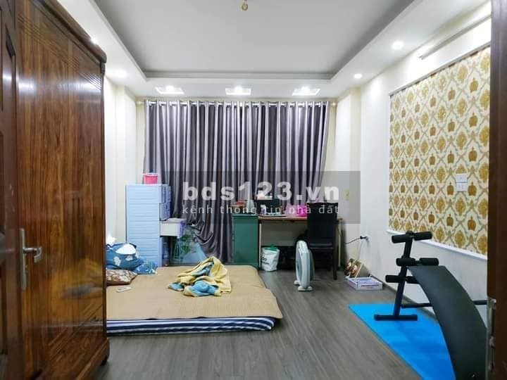 Bán nhà ngay Nguyễn Văn Huyên ngõ ô tô, 3 bước ra công viên Nghĩa Đô, 5 tầng dt 40m2 chỉ 4 tỷ