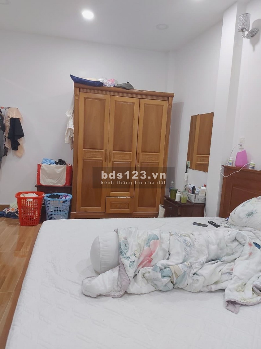 Nhà 3 tầng kiên cố, cạnh Agribank Tân Sơn Nhì giá bán 5,1 tỷ, sổ đỏ vuông vức, hẻm lớn