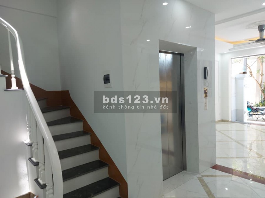 Nhà mới xây có thang máy phố Trường Lâm, Long Biên, ô tô vào nhà, dt 74m2, 5 tầng, giá 6,3 tỷ