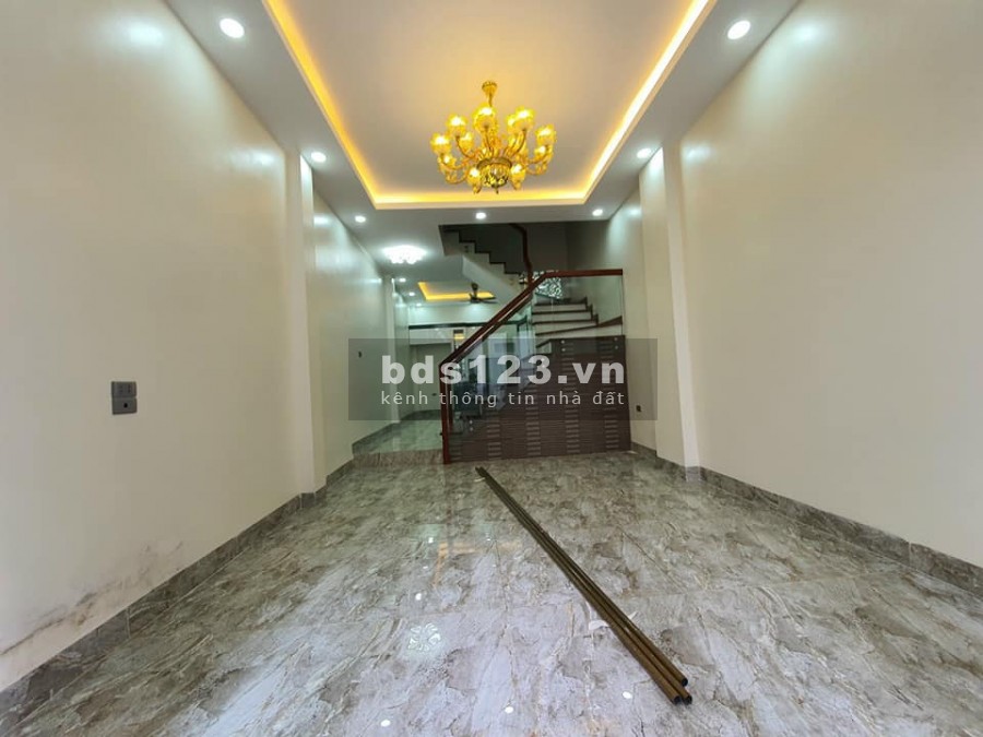 Bán nhà riêng Phố Nguyễn Văn Cừ gần Trường Tiểu Học Gia Thụy, diện tích 50m2
