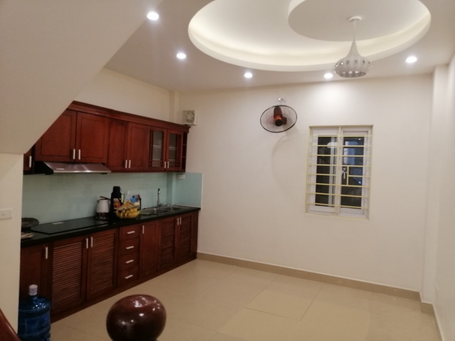 Bán nhà nguyên căn Lạc Long Quân, view Hồ Tây, ngõ nông rộng thẳng, 10 ra mặt phố
