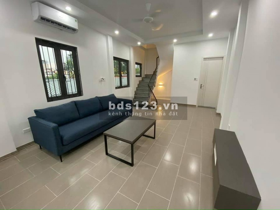 Nhà gấp nhà 5 tầng Cổ Nhuế, hai mặt thoáng - sáng long lanh, cây xanh bên thềm