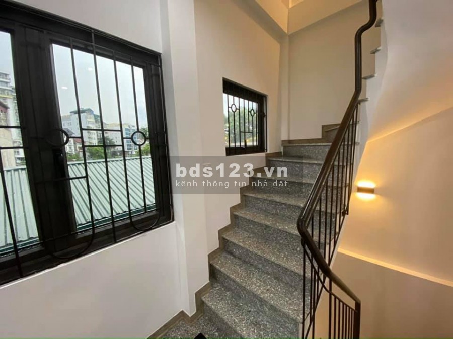 Nhà gấp nhà 5 tầng Cổ Nhuế, hai mặt thoáng - sáng long lanh, cây xanh bên thềm