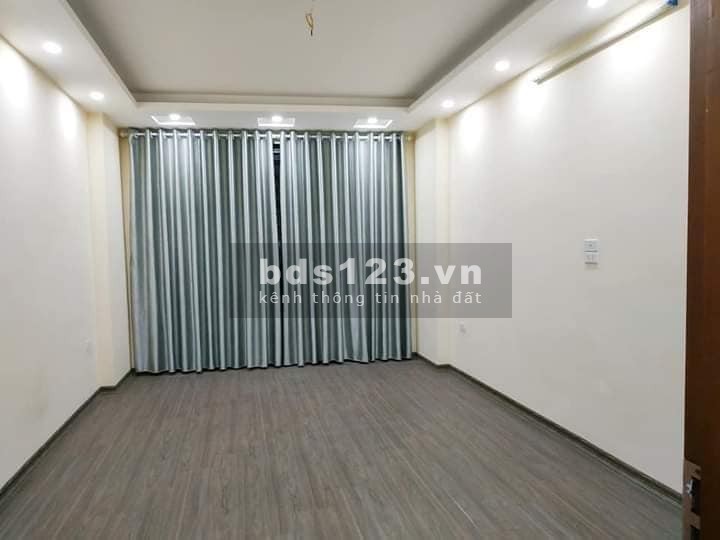 Bán nhà ngay Nguyễn Văn Huyên ngõ ô tô, 3 bước ra công viên Nghĩa Đô, 5 tầng dt 40m2 chỉ 4 tỷ