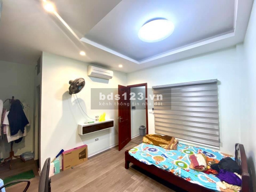 Bán nhà Hồng Tiến nhà nguyên căn mới 7 chỗ vào nhà gần hồ, sổ đẹp chính chủ, giá bán 5.2 tỷ