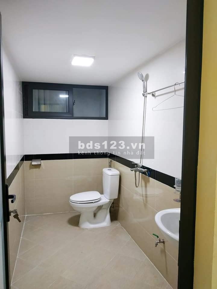 Bán nhà ngay Nguyễn Văn Huyên ngõ ô tô, 3 bước ra công viên Nghĩa Đô, 5 tầng dt 40m2 chỉ 4 tỷ