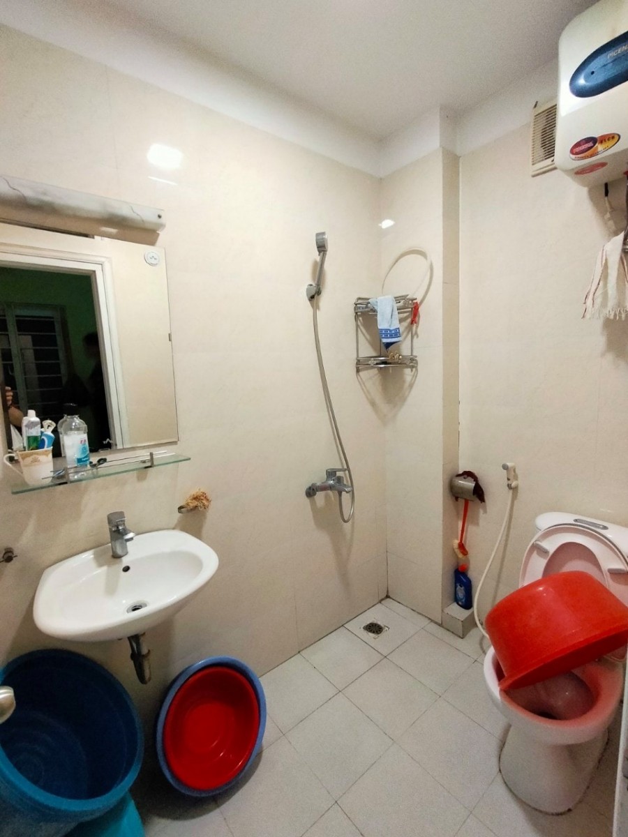 Bán nhà phố Nguyễn Lương Bằng, Đống Đa, dt 3m2^5 tầng, mặt tiền 6m, ô tô gửi, chỉ hơn 3 tỷ