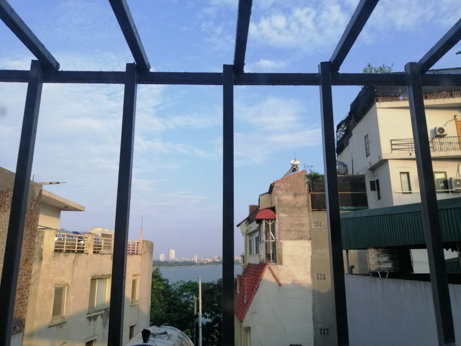 Bán nhà nguyên căn Lạc Long Quân, view Hồ Tây, ngõ nông rộng thẳng, 10 ra mặt phố