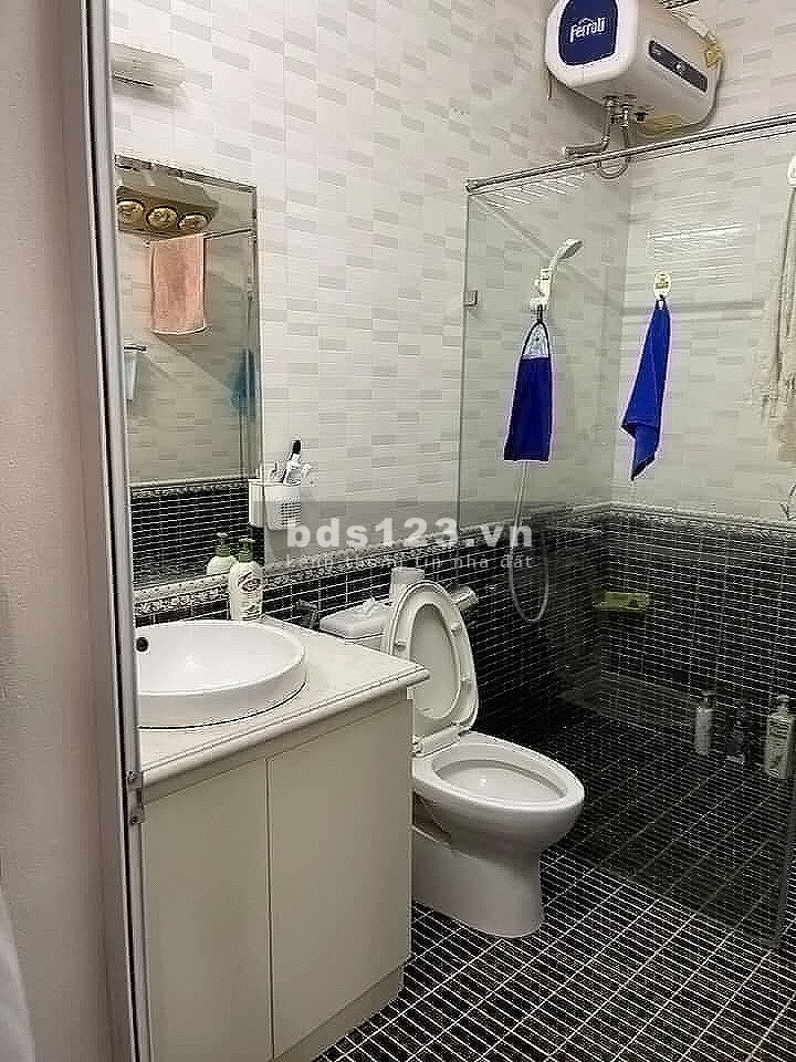 Bán nhà mặt ngõ ô tô cách 20m nhà mới ở ngay, công năng, 6 phòng ngủ, tiện cho thuê