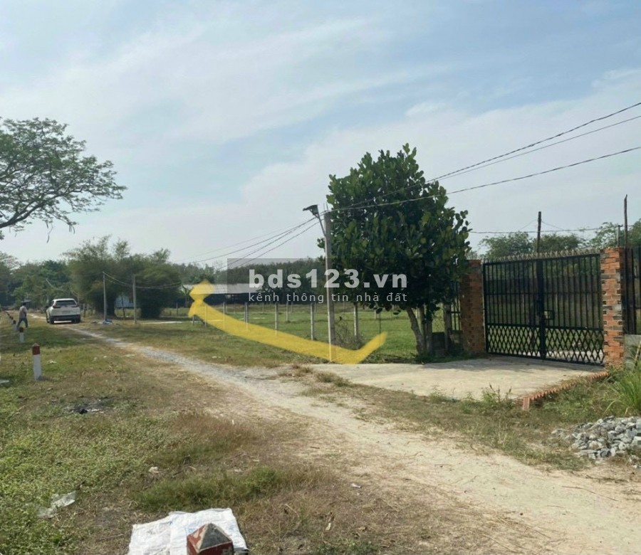 Cần bán đất vườn xã Nhuận Đức cách Nguyễn Thị Rành vài trăm mét có 300 thổ, lhcc