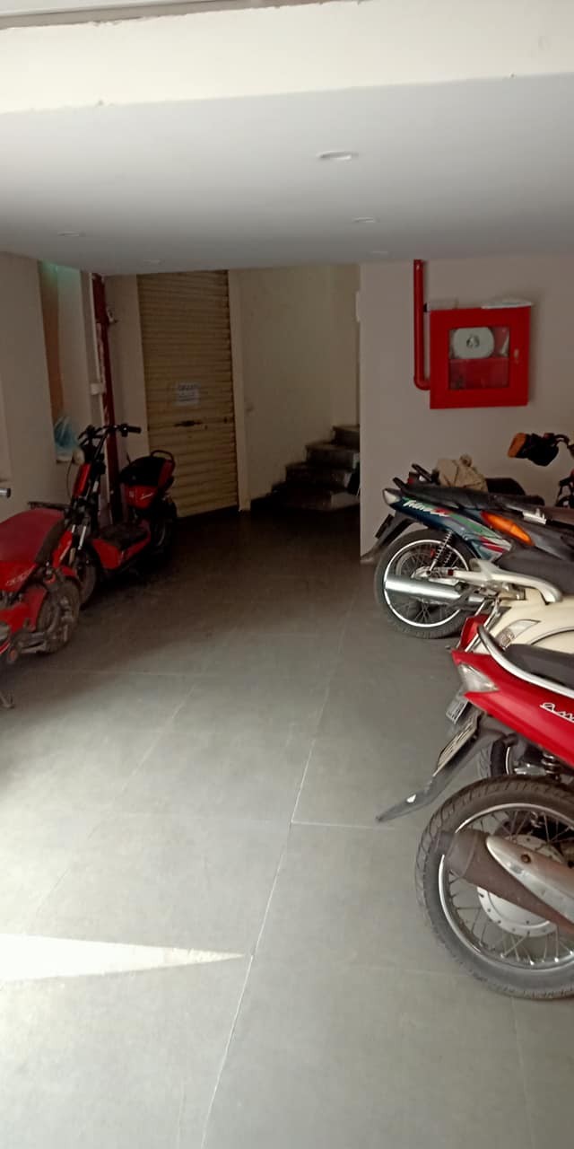 Cần bán chung cư mini 180m2, 6 tầng tại phố Kim Giang, Quận Thanh Xuân, thang máy, ô tô vào nhà