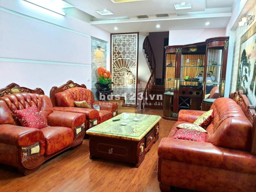 Bán nhà phố Hoa Bằng, Quận Cầu Giấy, diện tích 65m2, đúc kiên cố 5 tầng, kinh doanh, ô tô