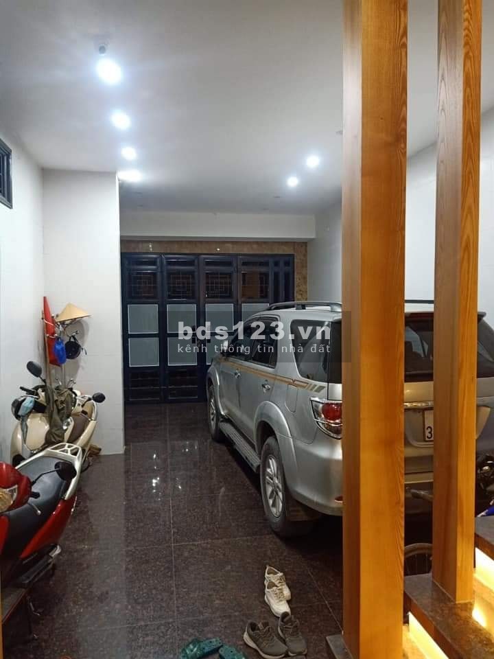 Bán nhà phố Hoa Bằng, Quận Cầu Giấy, diện tích 65m2, đúc kiên cố 5 tầng, kinh doanh, ô tô