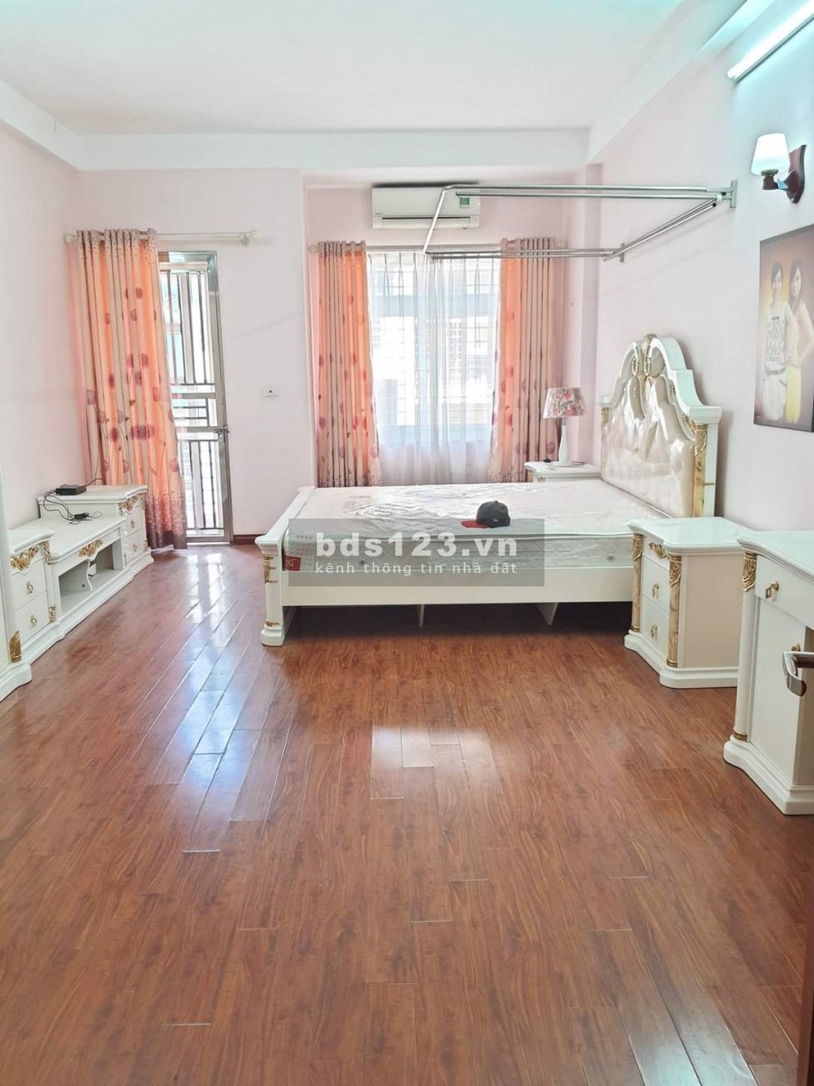 Bán nhà phố Hoa Bằng, Quận Cầu Giấy, diện tích 65m2, đúc kiên cố 5 tầng, kinh doanh, ô tô