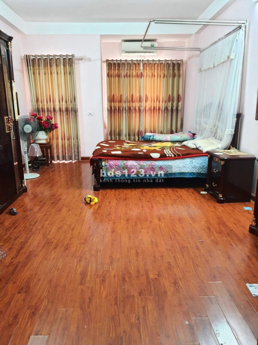 Bán nhà phố Hoa Bằng, Quận Cầu Giấy, diện tích 65m2, đúc kiên cố 5 tầng, kinh doanh, ô tô