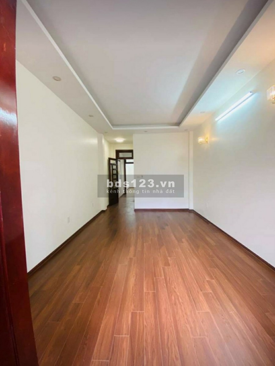 Giảm chào sát sàn bán nhà Quận Cầu Giấy, diện tích 40m2, 5 tầng, giá bán nhanh 3.5 tỷ