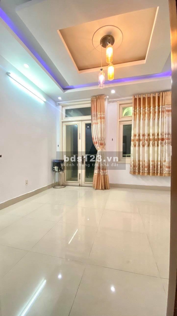 Bán nhà nguyên căn hẻm xe hơi Quận Gò Vấp, dtsd 58m2, 5 tầng, giá giảm 300 triệu.