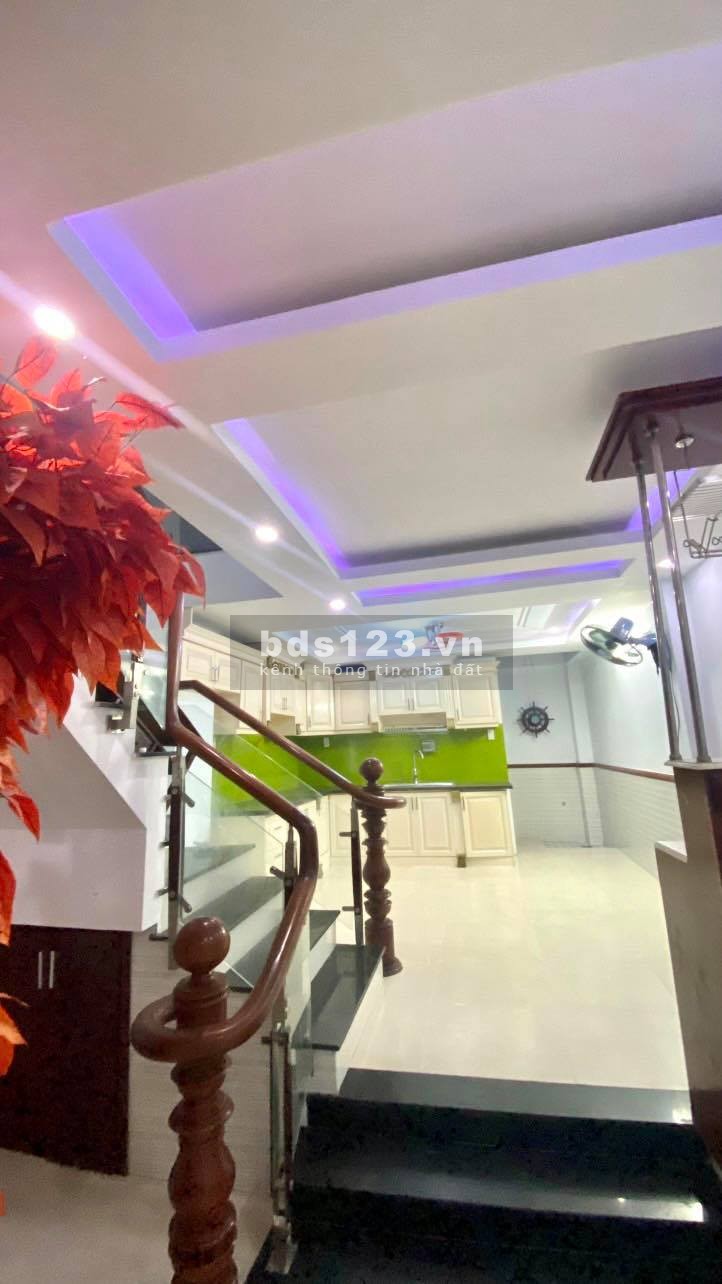 Bán nhà nguyên căn hẻm xe hơi Quận Gò Vấp, dtsd 58m2, 5 tầng, giá giảm 300 triệu.