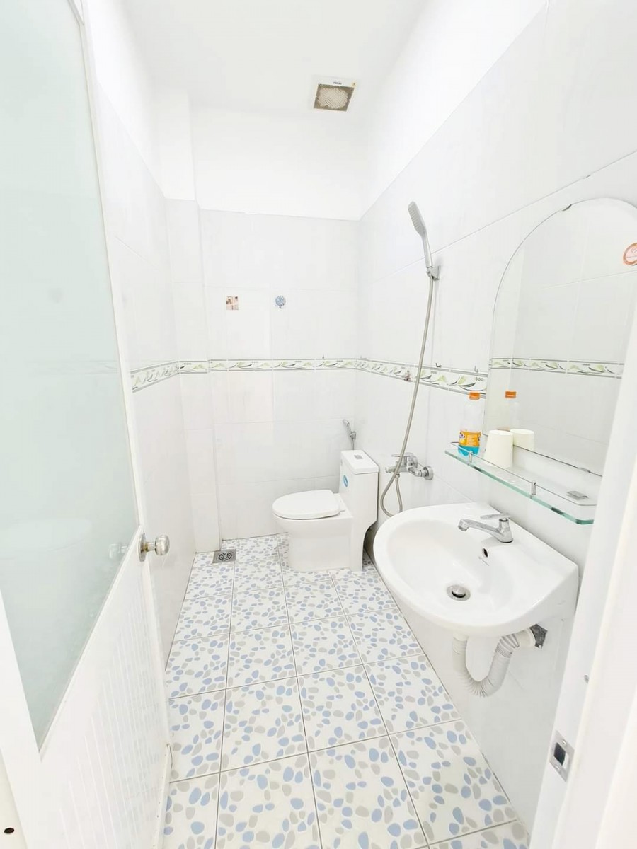 Bán nhà Quận 7 Gần Phú Mỹ Hưng Hẻm Xe Hơi 96m2 Ngang 8m Nở Hậu giá chỉ 5.2 Tỷ