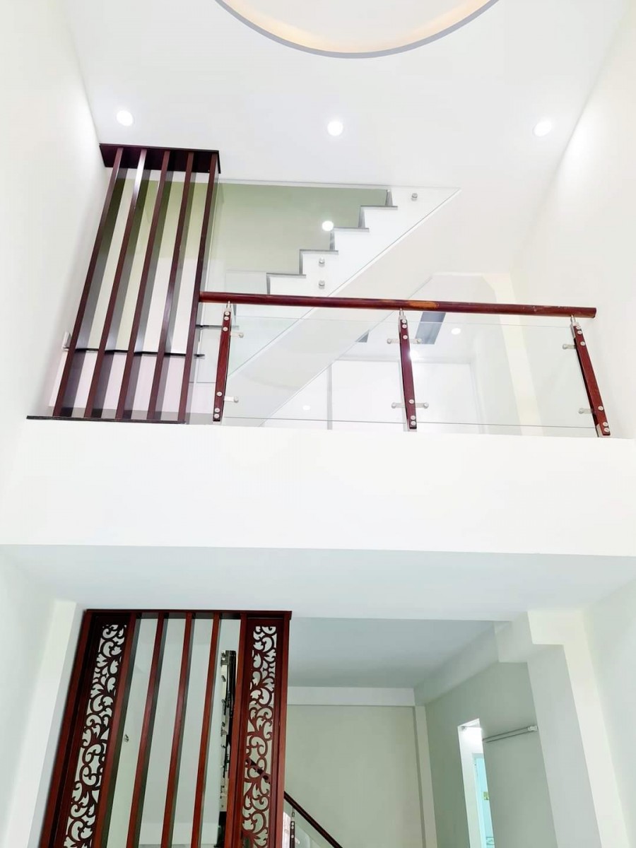 Bán nhà Quận 7 Gần Phú Mỹ Hưng Hẻm Xe Hơi 96m2 Ngang 8m Nở Hậu giá chỉ 5.2 Tỷ