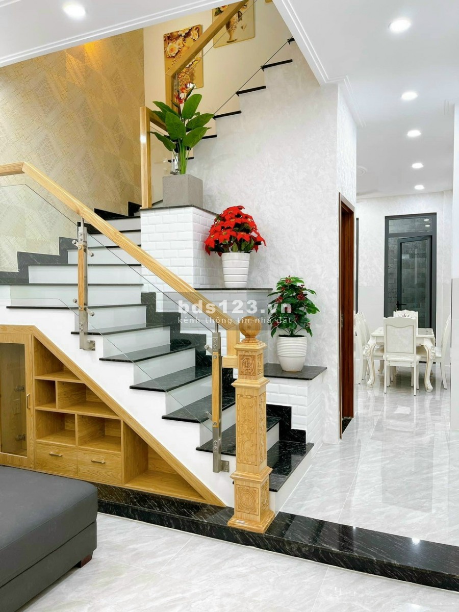 Bán nhà Phan Đăng Lưu cho khách cần khu vực này, liên hệ 0334544104, giá bán 2.35 tỷ