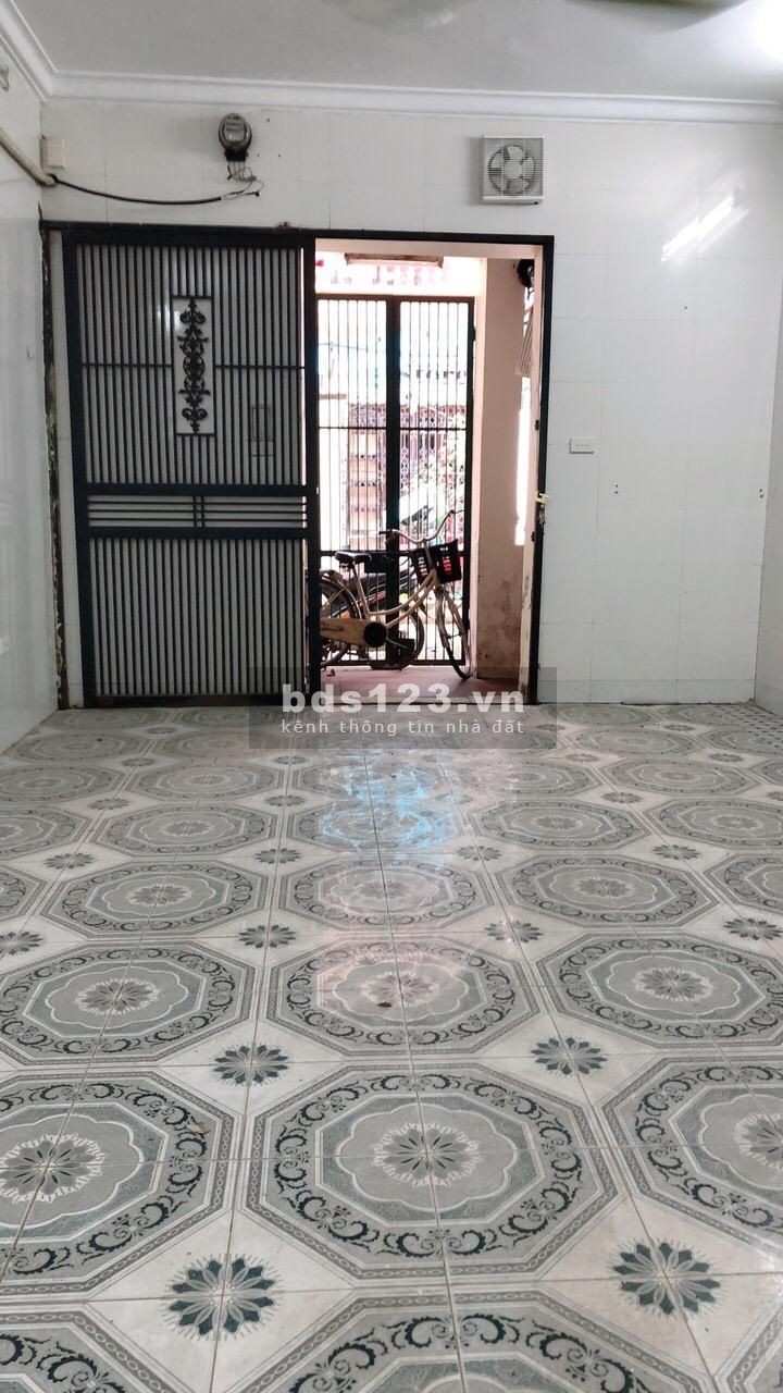 Bán nhà Trần Quốc Hoàn DT 85m2, mặt tiền 4.5m, xe tải đỗ cửa, kinh doanh VIP, giá 2 tỷ 28.